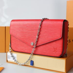 💰75💎Top-quality original M61276. Made of rippled leather with vibrant glitter trim, this stylish and practical Pochette Felicie wallet exudes ultimate feminine charm. It features a pair of detachable pockets, making it a fashionable choice for carrying and organizing personal essentials. Size 21X21X3CM.