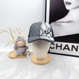 Special offer: 15 (Clearance sale, brand new, no quality issues, available in small quantities, wholesale price even better) LV high-end mesh cap! Latest style! Fashionable and trendy, high-end craftsmanship! Every hat is a masterpiece! Exceptional quality, details matter too. Genuine leather studs, genuine leather adjustable strap! Classic jacquard fabric paired with original mesh, pure cotton sweatband for enhanced breathability, sweat absorption, and sun protection.