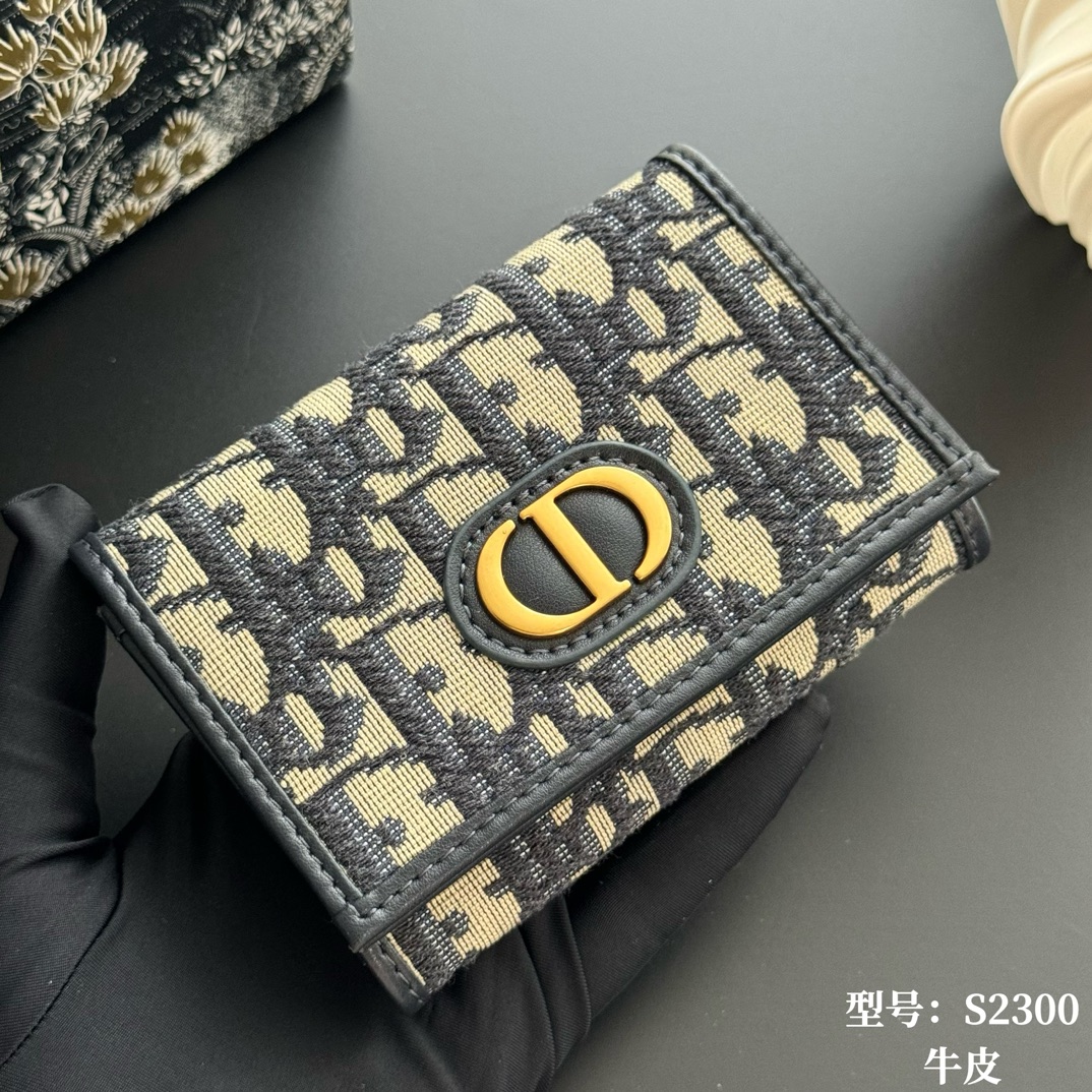 # Prom-only discount. Style Number: S2300 Dimensions: 11 x 7.5 x 2.5 cm - Image 2