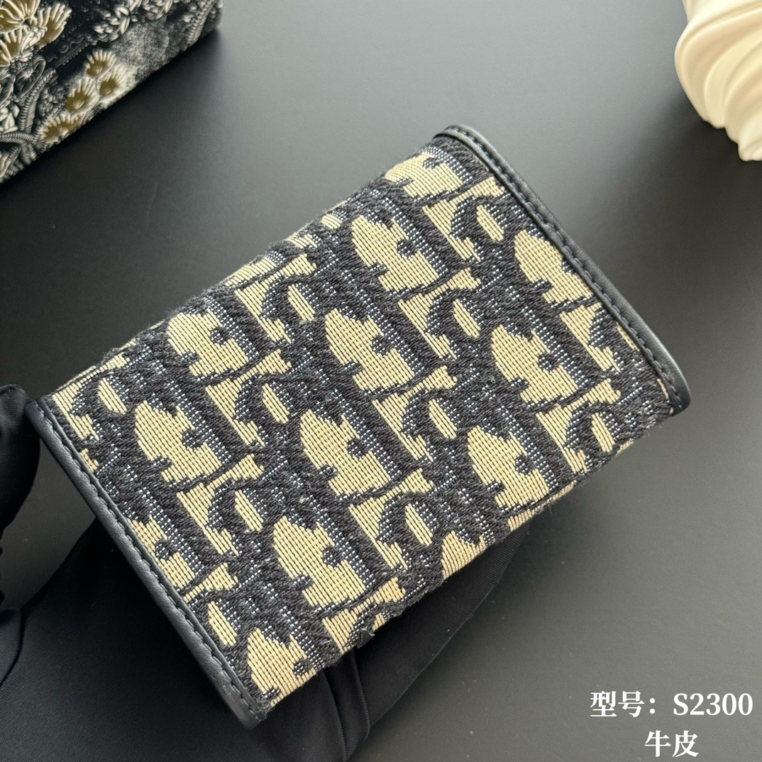 # Prom-only discount. Style Number: S2300 Dimensions: 11 x 7.5 x 2.5 cm - Image 3